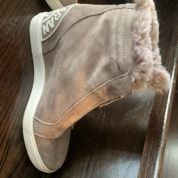 Women’s DKNY Wedges - Picture 3 of 9